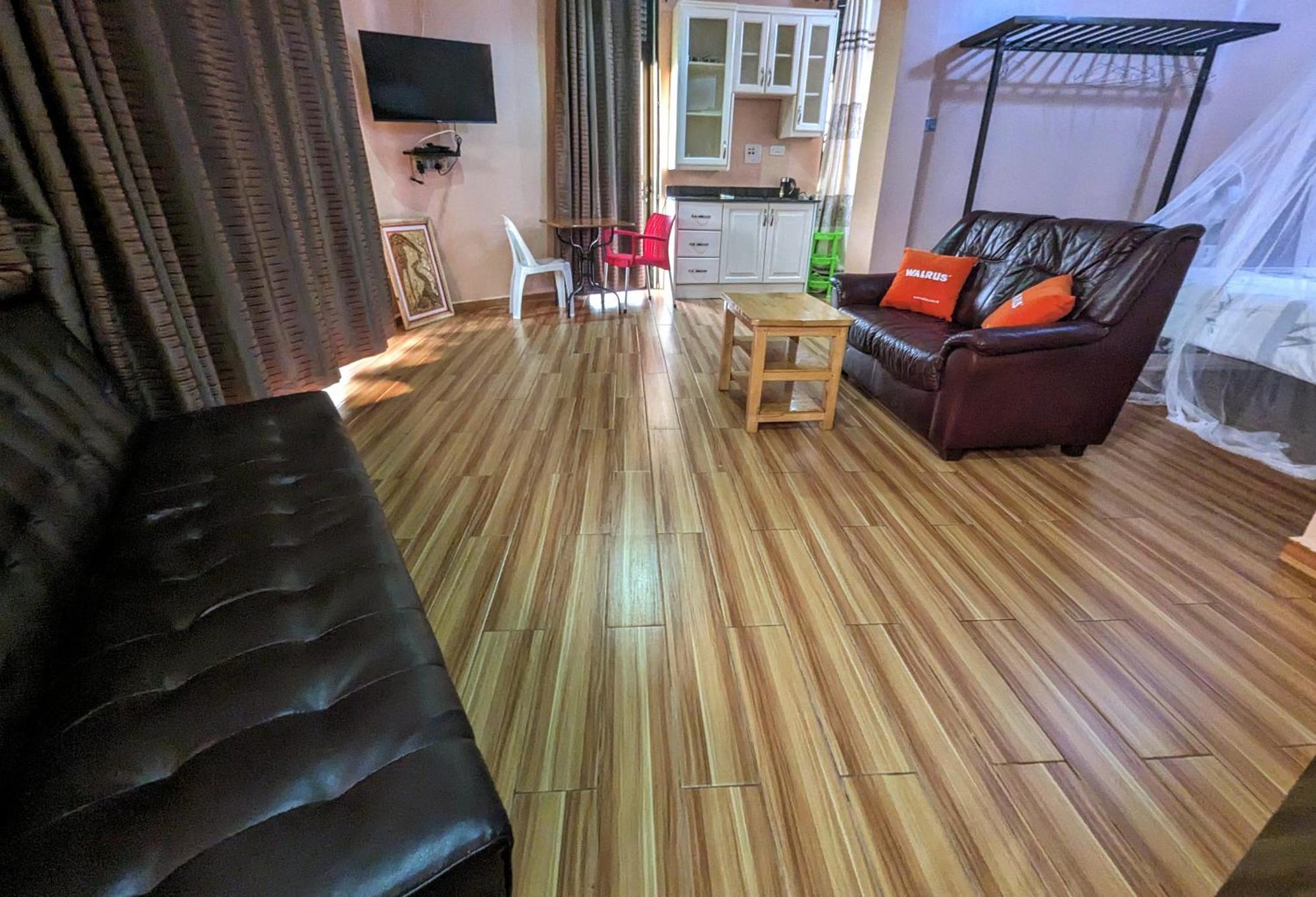Oslo Gardens Bed & Breakfast エンテベ エクステリア 写真