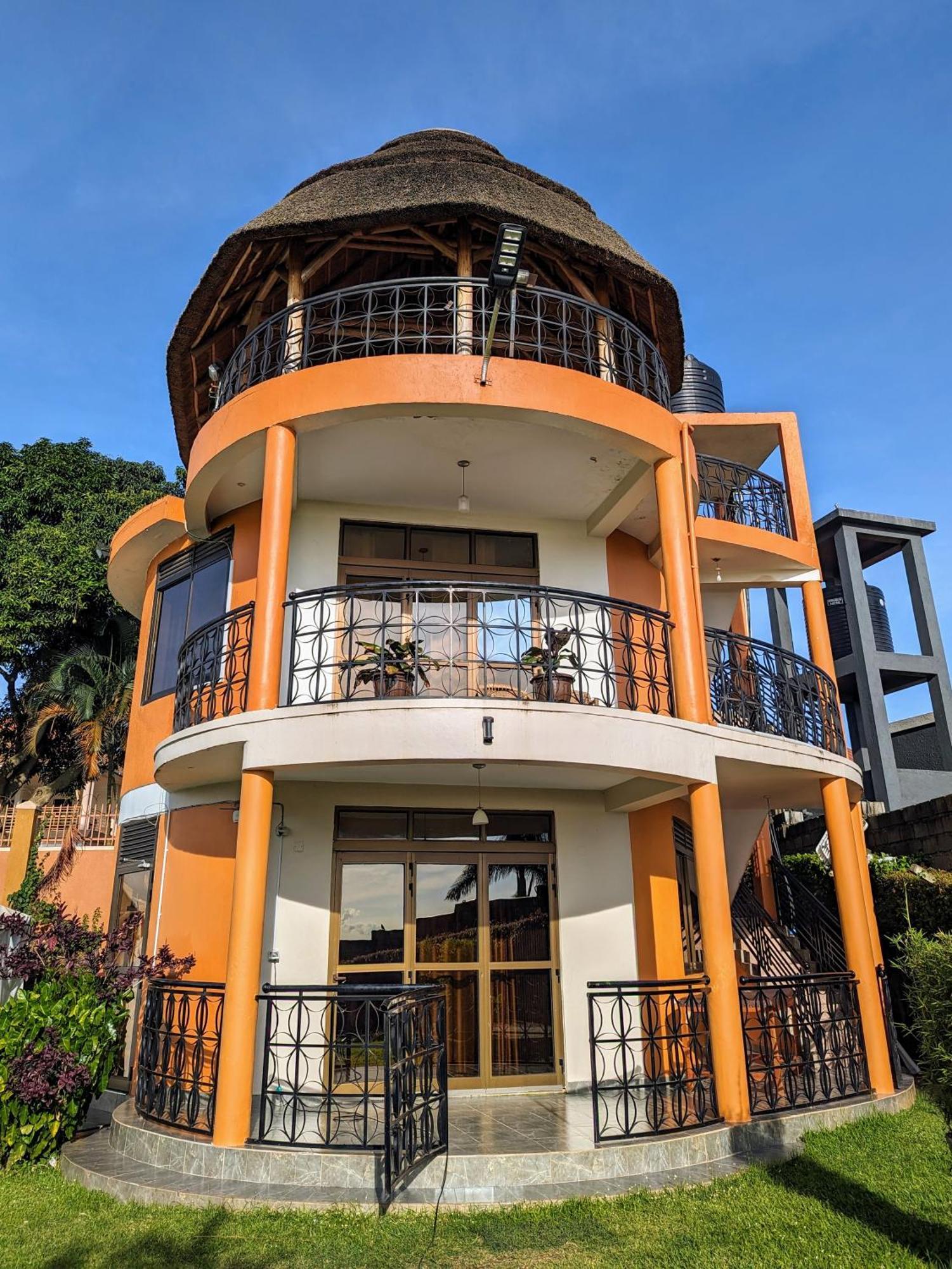 Oslo Gardens Bed & Breakfast エンテベ エクステリア 写真