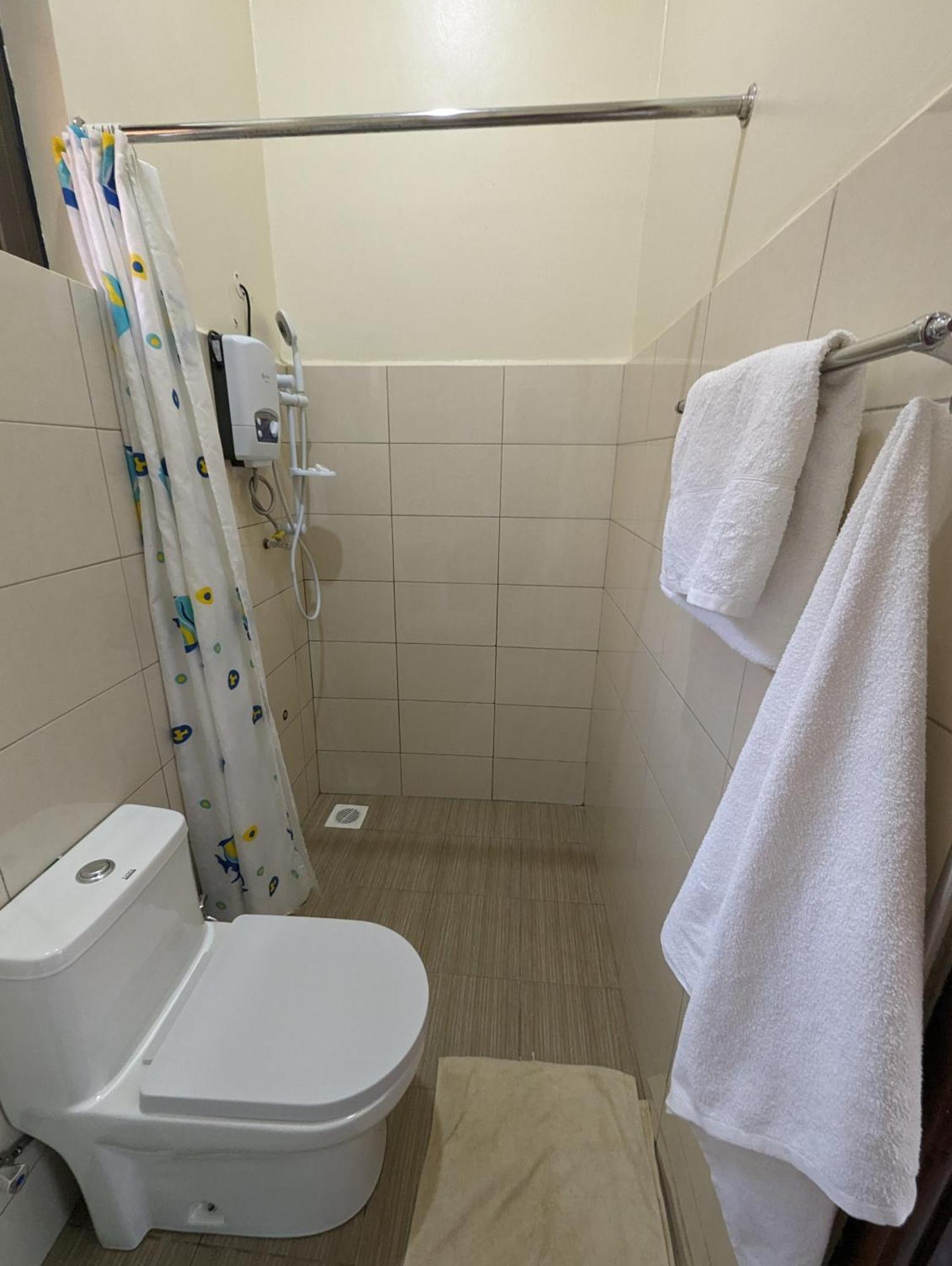 Oslo Gardens Bed & Breakfast エンテベ エクステリア 写真